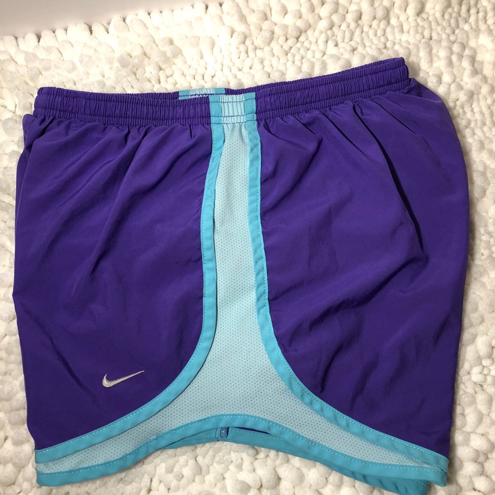 Nike Medium running shorts EUC in great colors!